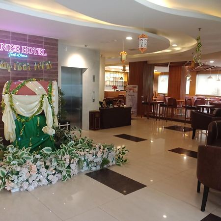 Manise Hotel アンボン エクステリア 写真