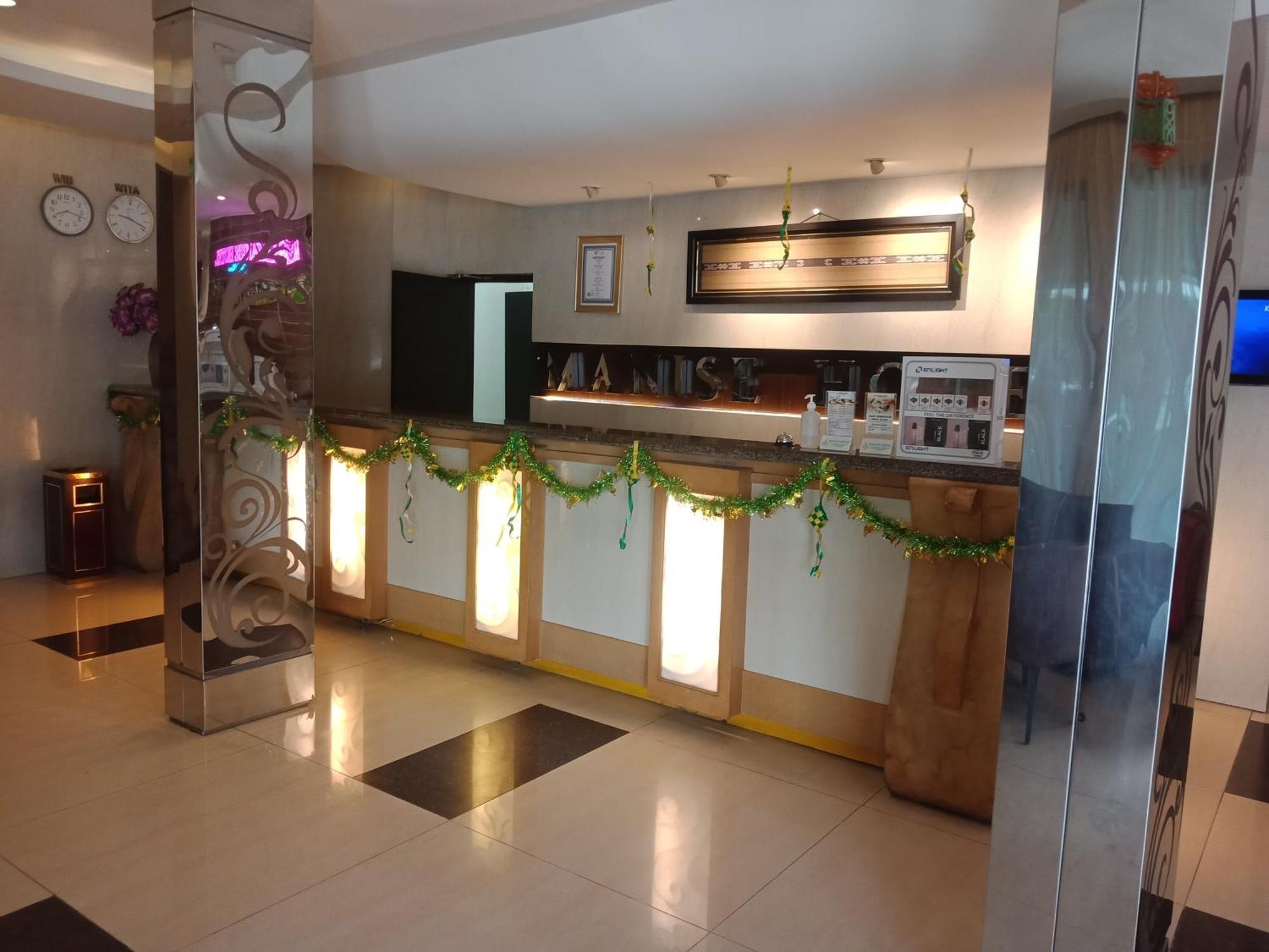 Manise Hotel アンボン エクステリア 写真