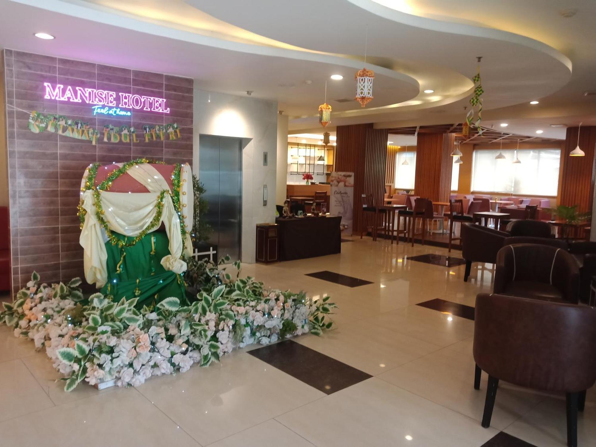 Manise Hotel アンボン エクステリア 写真