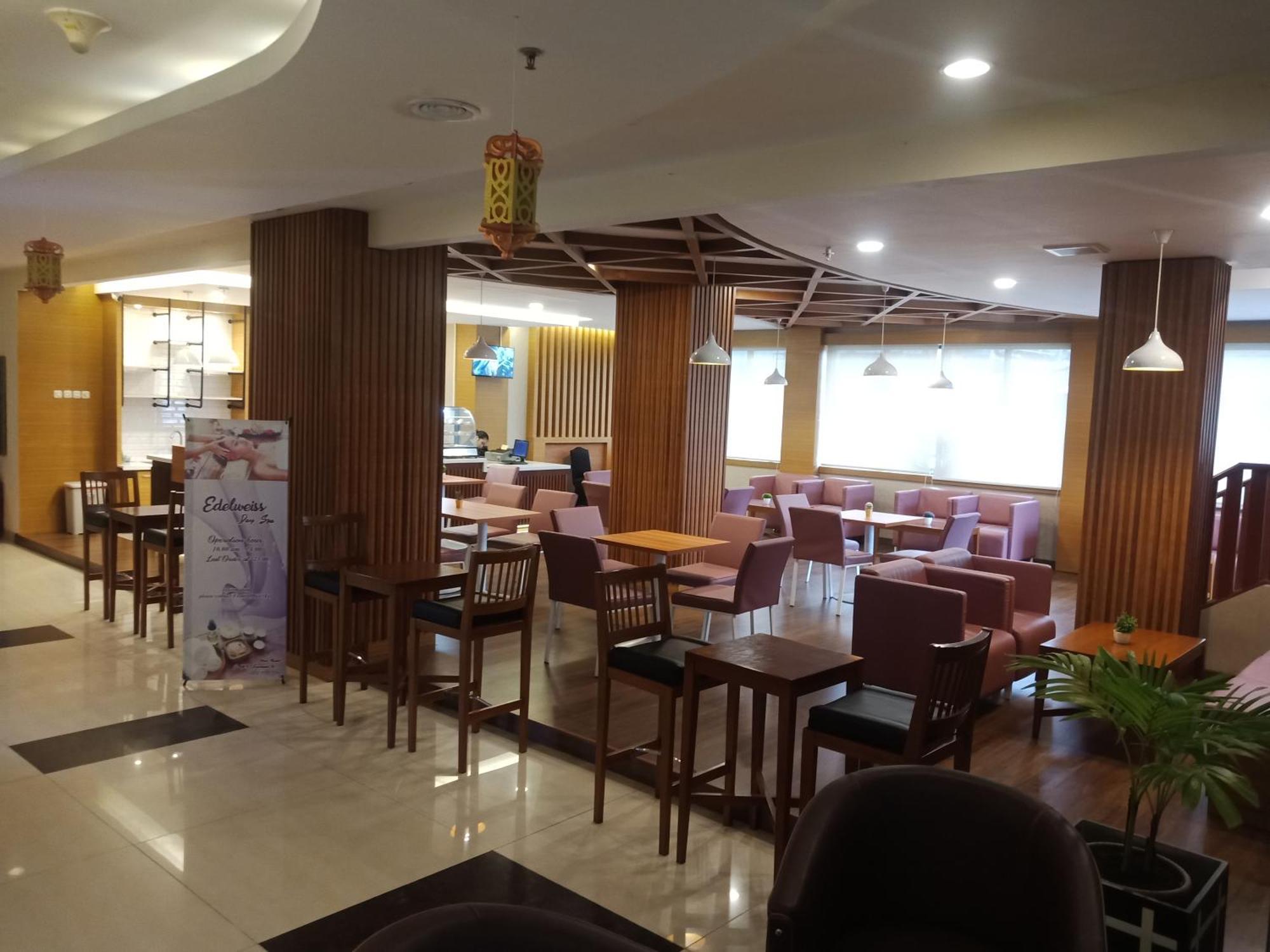 Manise Hotel アンボン エクステリア 写真