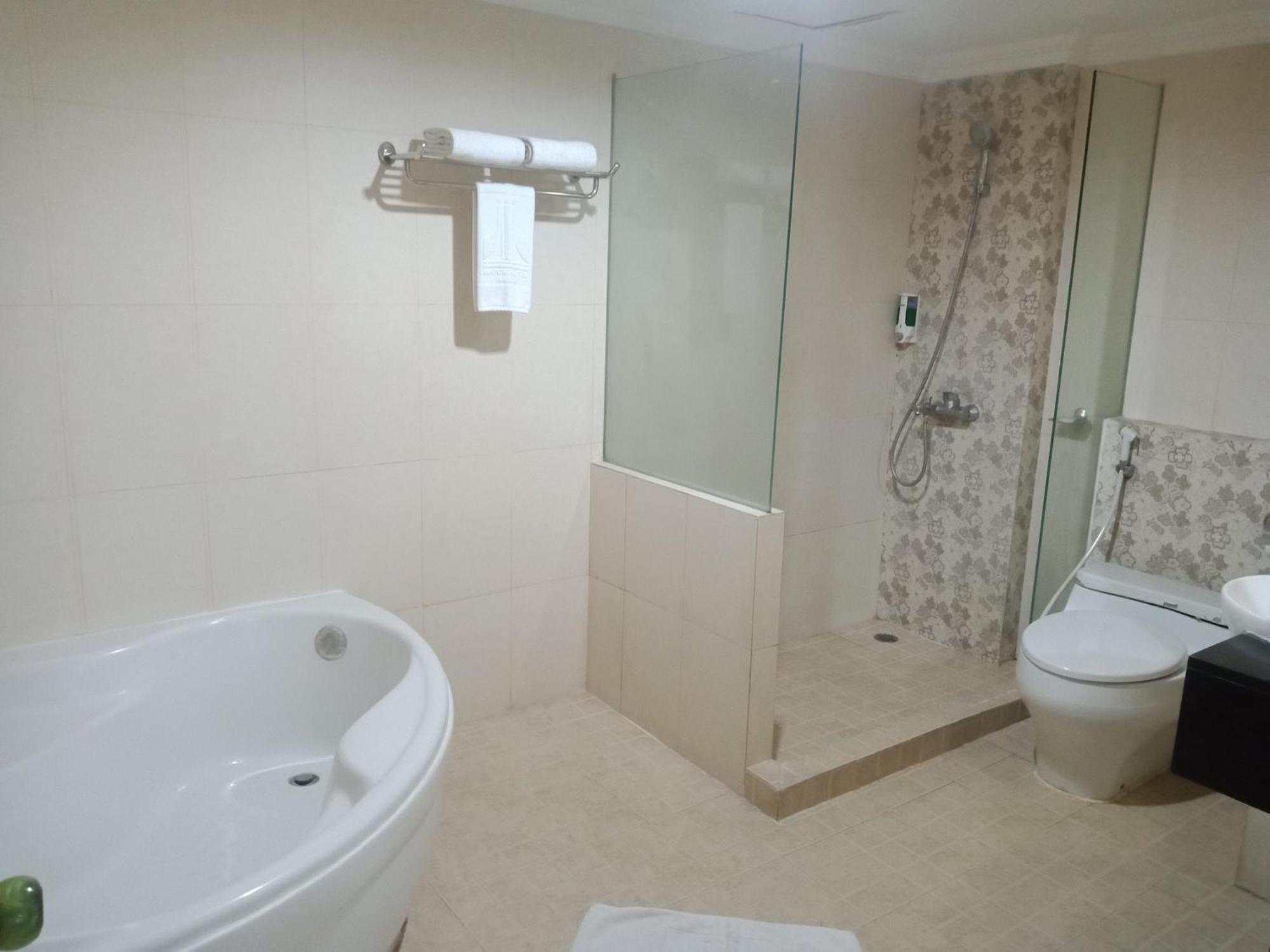 Manise Hotel アンボン エクステリア 写真