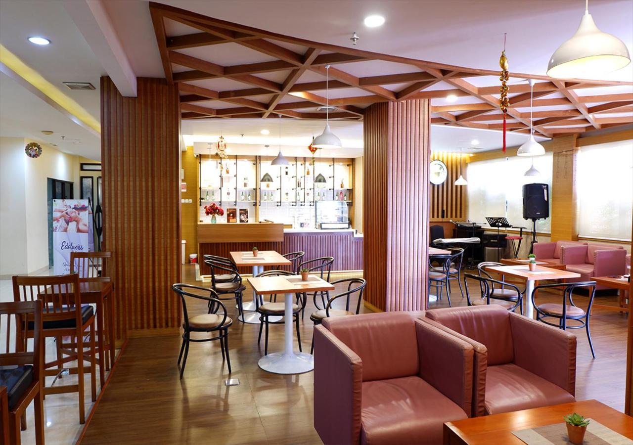 Manise Hotel アンボン エクステリア 写真